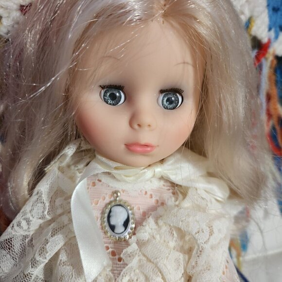 Regal Vintage Doll Blonde Hair Blue Sleepy Eyes Blue Velvet & Lace Dress 20" - Picture 8 of 13